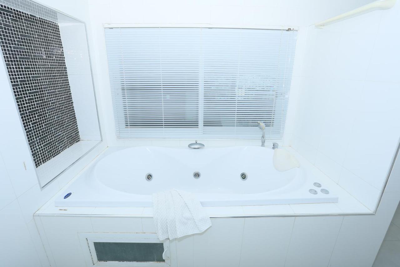 Seaview Villa Patong 芭东海景3卧别墅 5分钟到江西冷 4Bdr Pool エクステリア 写真